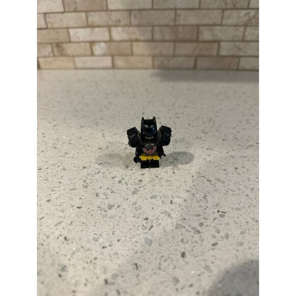 Lego Batman 70836 Battle Ready Tire Armor‎ The LEGO Movie 2 Minifigure - Picture 1 of 2